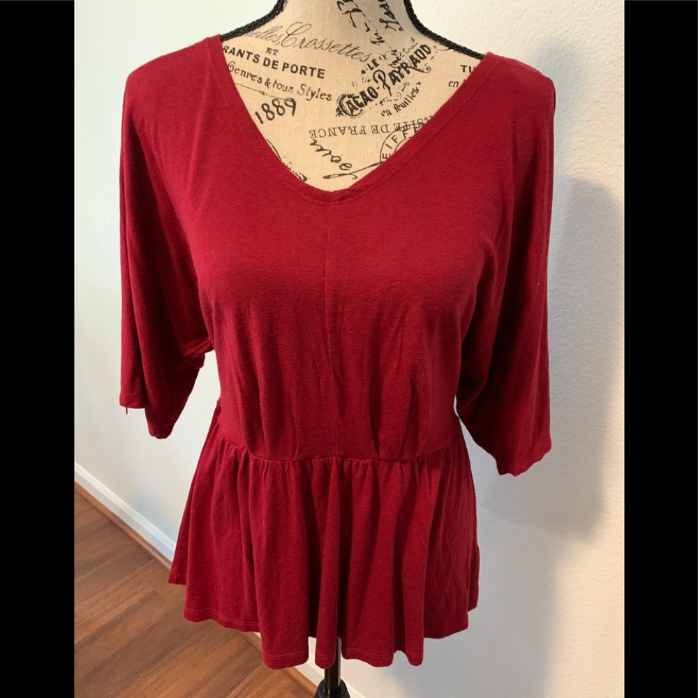 🌺Woman’s Size Large Red Top